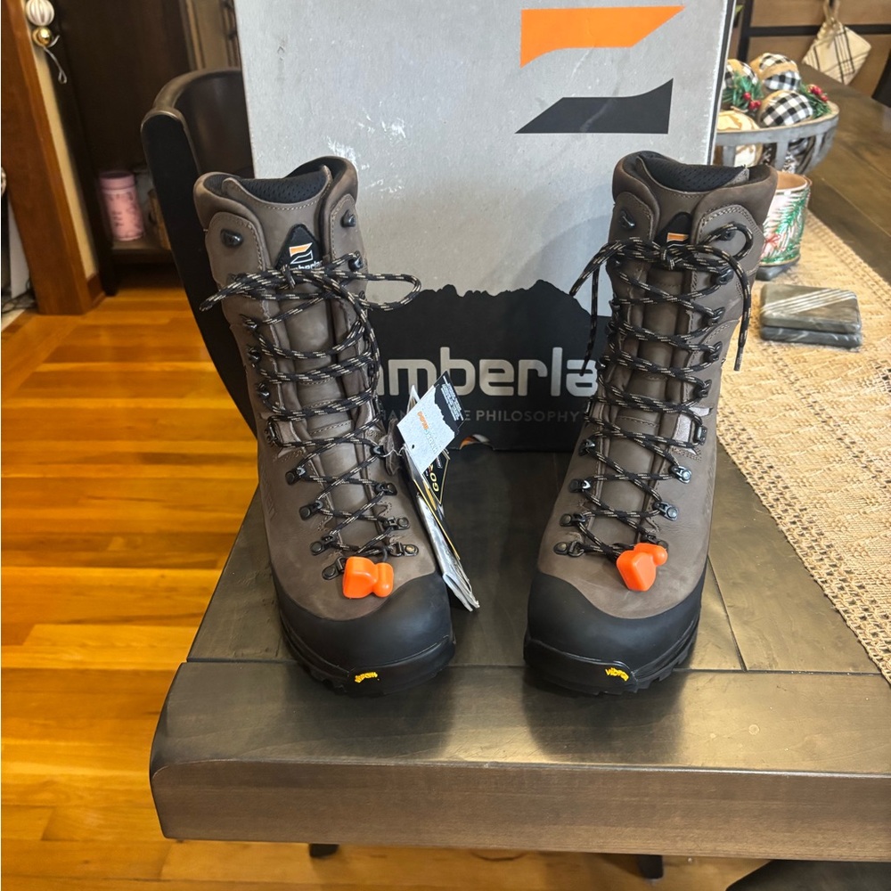 Zamberlan Men's NEW Brown Hunting and winter boots